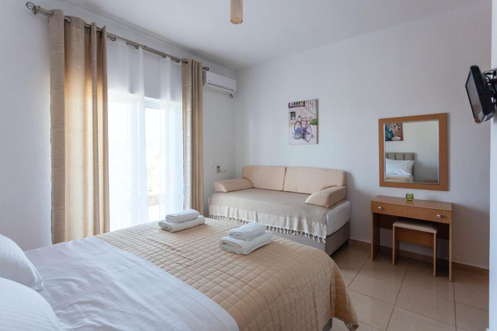 Zacharias Apartments Himare Eksteriør bilde