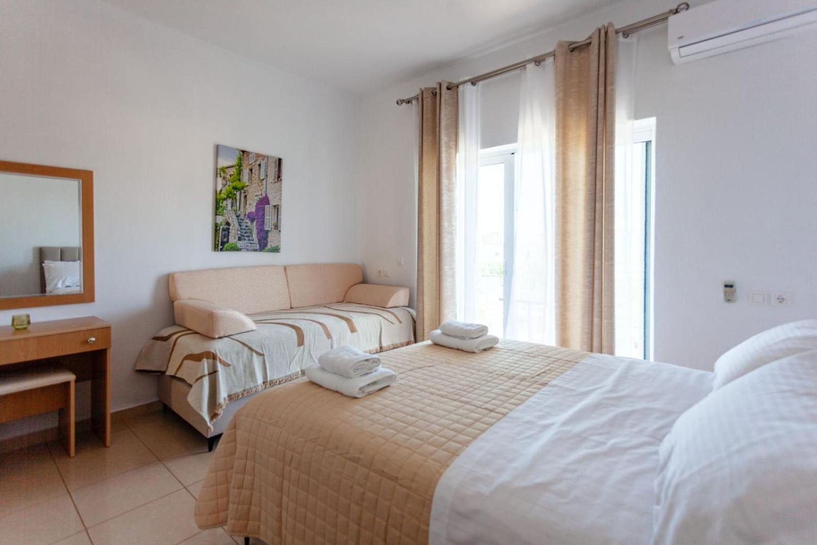 Zacharias Apartments Himare Eksteriør bilde